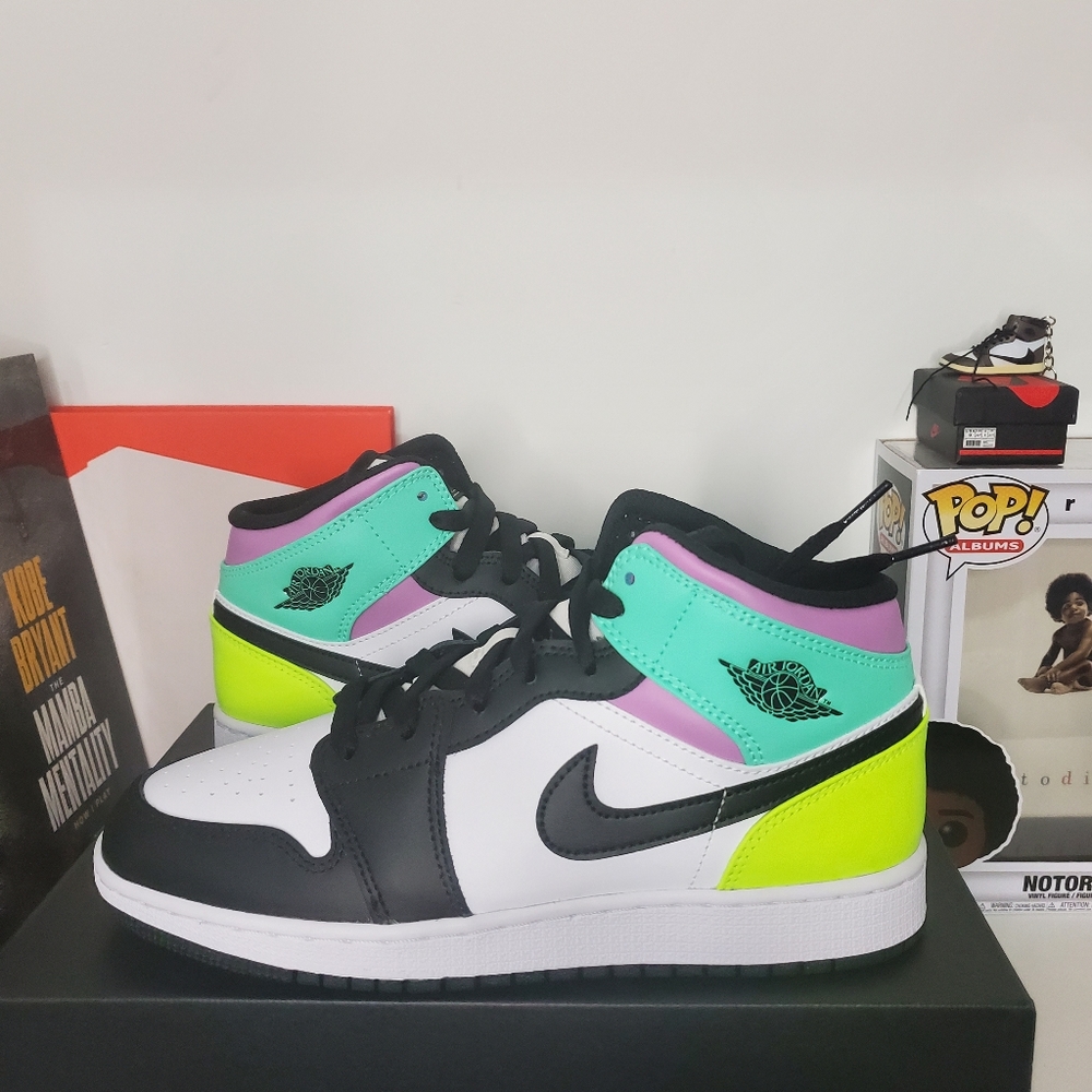 Jordan 1 Mid Pastel